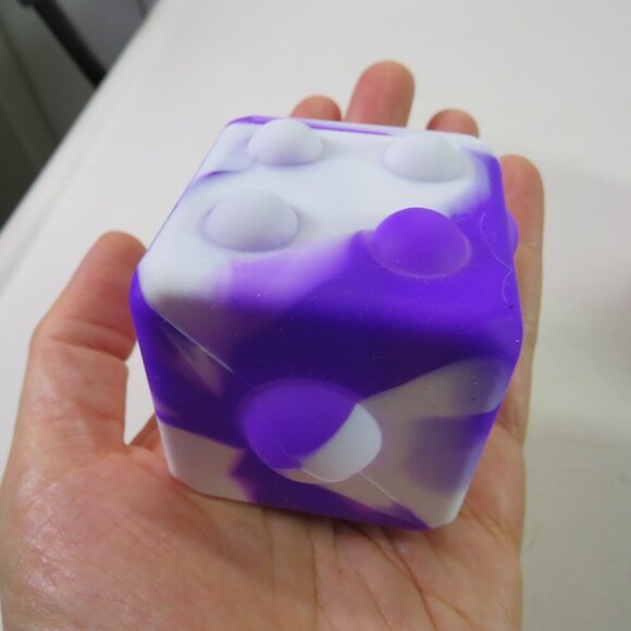 Dice Bubble Poppers Fidgets (4) toys 2" (2 green black 2 purple white) like new - Picture 5 of 6